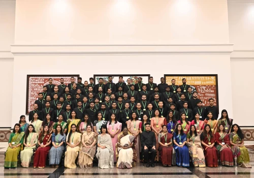 IAS officers of the 2023 batch call on the President
